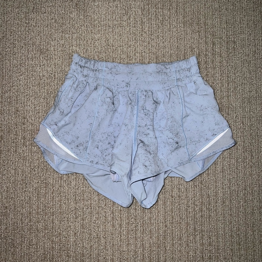 Lululemon Hotty Hot shorts size 2 2.5in!